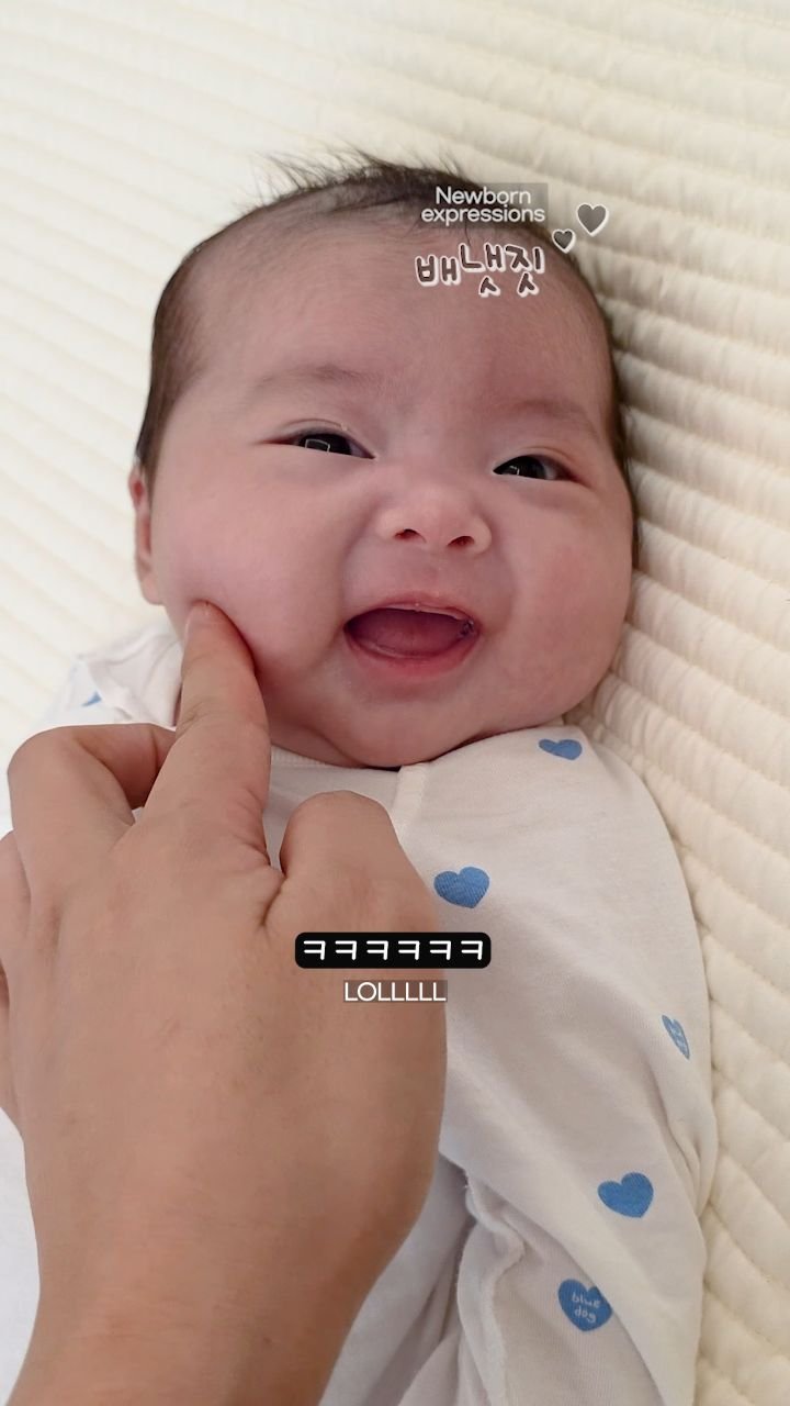 enjoycouple 게시물 이미지: 두쫀쿠보다 말랑쫀득한 아기 볼살 1티어 왕만두😂 단이 
Baby cheeks...