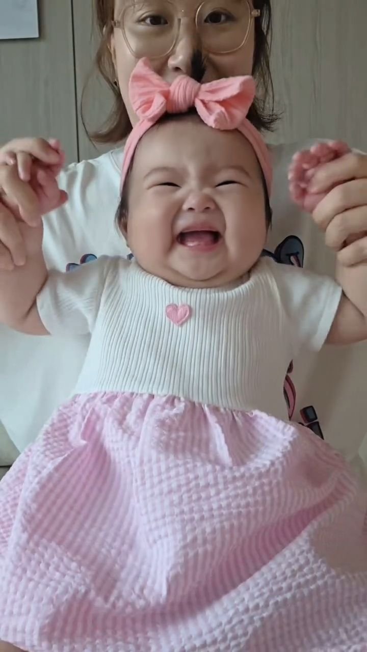 enjoycouple 게시물 이미지: BTS 정국을 잇는 8개월 아가의 지지이지챌린지💖 
8th baby's GGEZ...