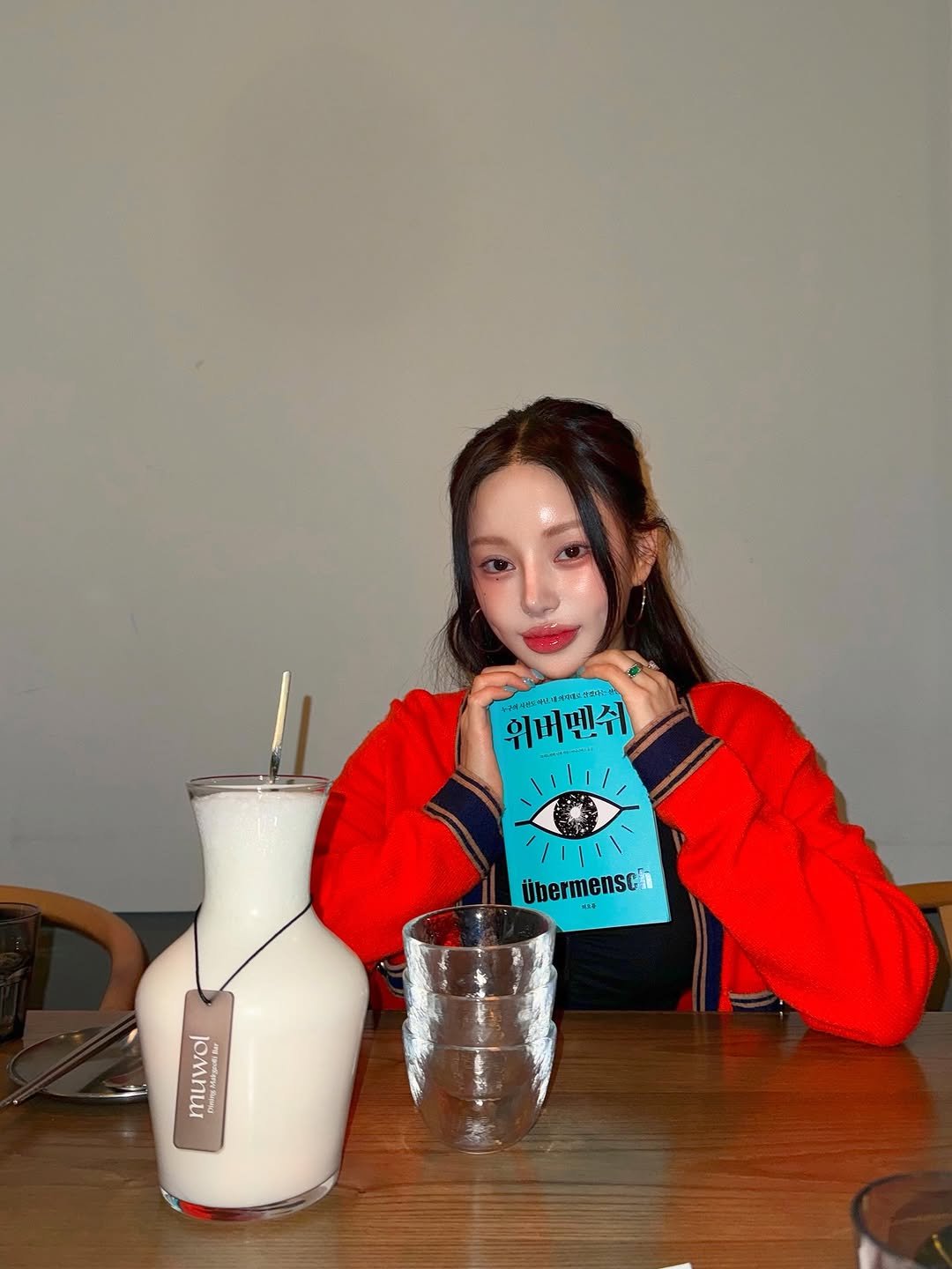 Photo shared by 김율 MINT on May 05, 2025 tagging @muwol.