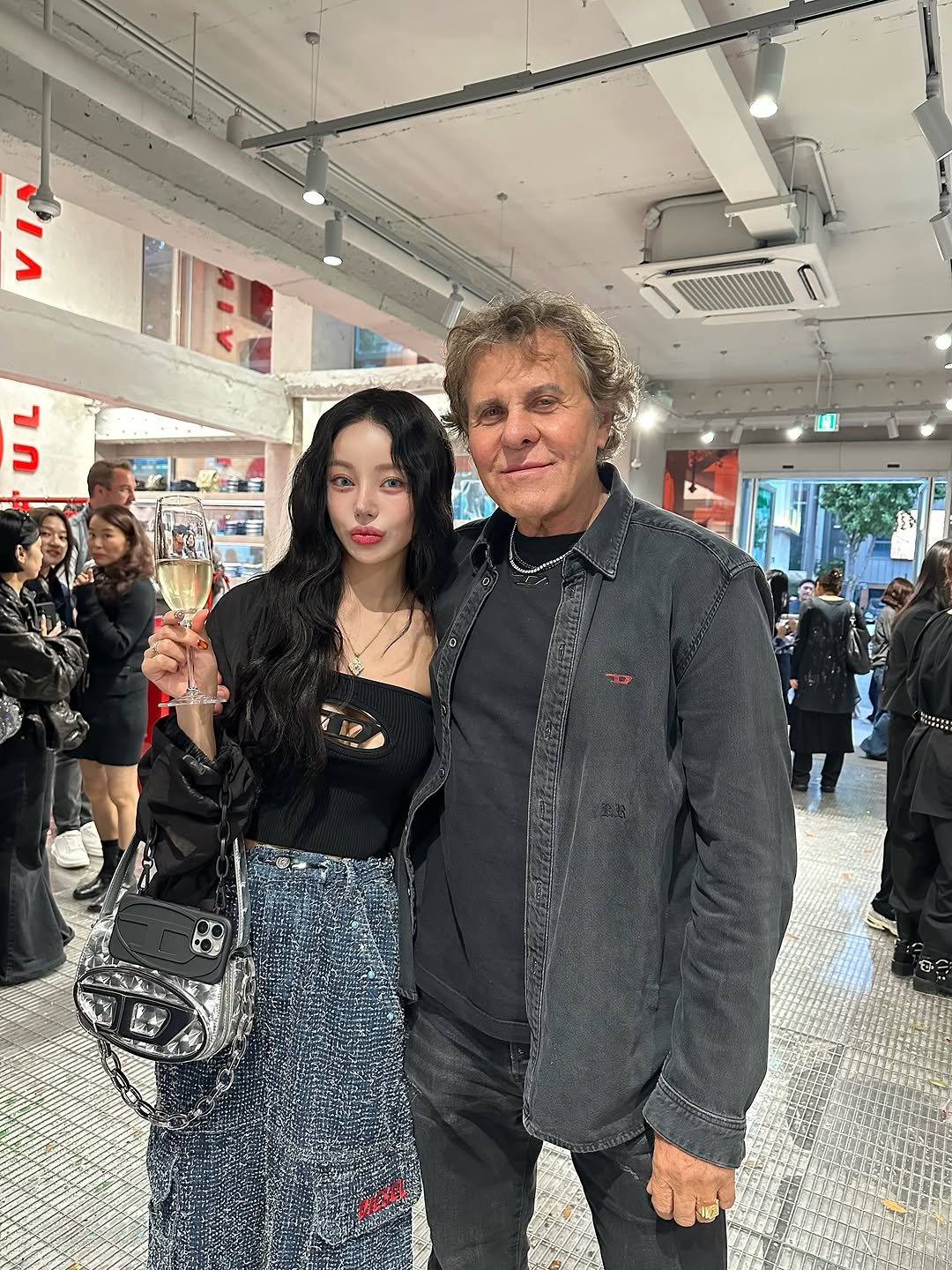 Photo by 김율 MINT on October 29, 2025. May be an image of one or more people, carpet, dinner jacket and text.