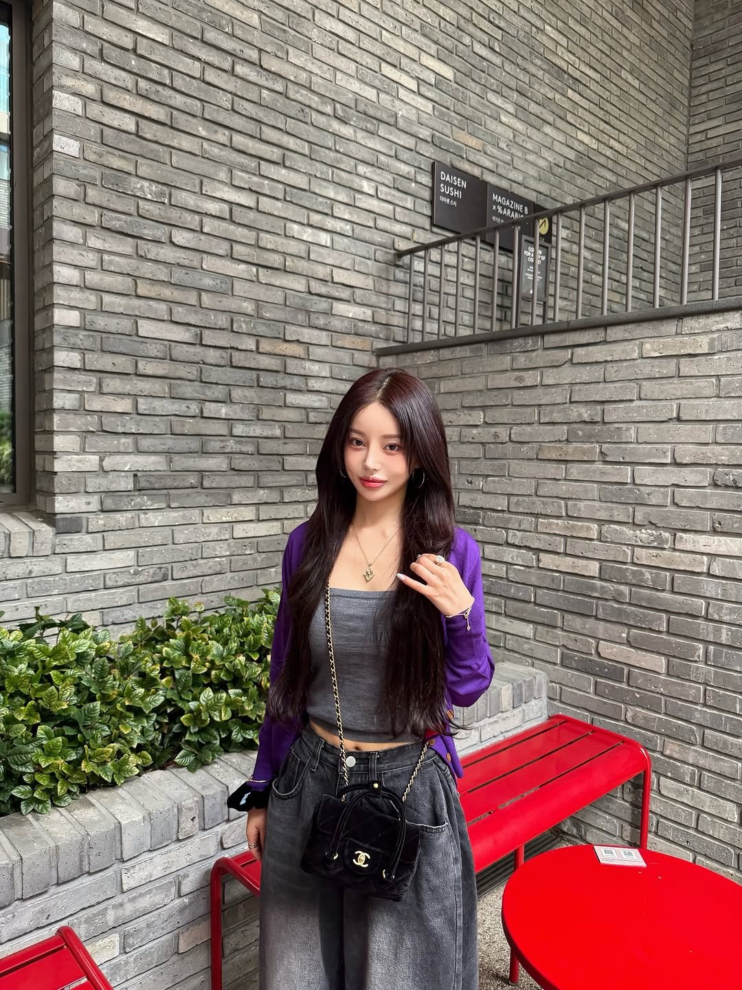 Photo shared by 김율 MINT on October 02, 2025 tagging @la.hee.ham. May be an image of 1 person, hair, top, turtleneck, brick wall and text.