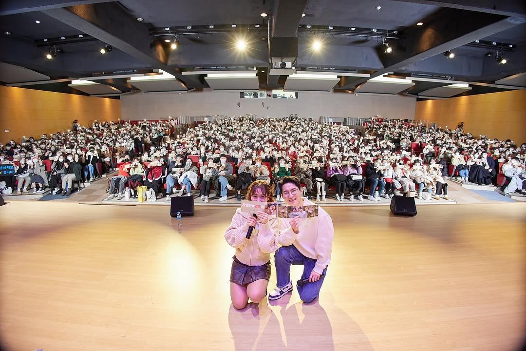 eolmiii 게시물 이미지: #얼미팬미팅 우리 함께한 사진이 나왔슴둥!!!💛사진을 받아서 하나하나 보는데 그때의...
