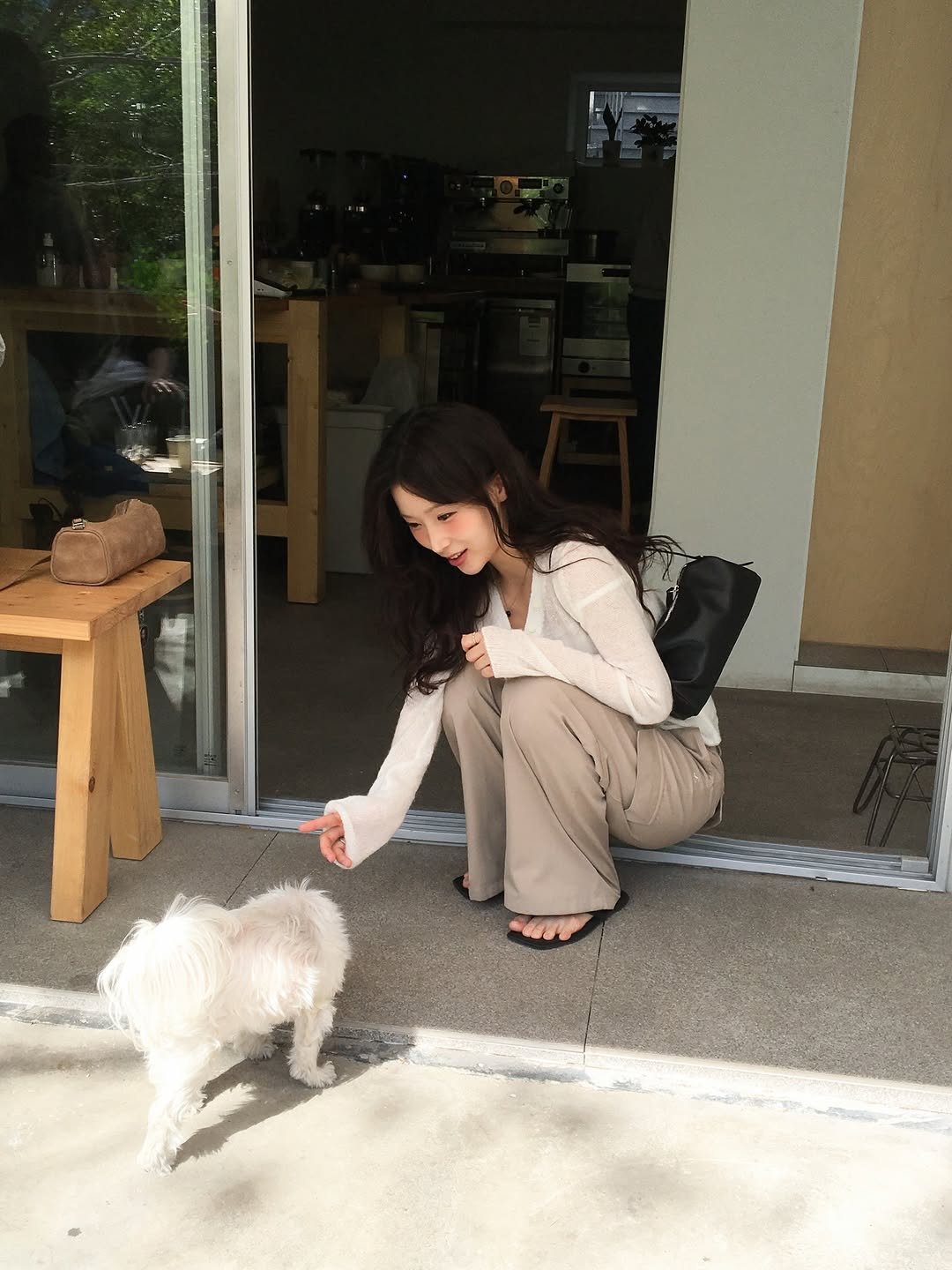 eove_eunju 게시물 이미지: 아침 저녁에는 쌀쌀하고 낮에는 더운 지금
딱 입기 좋은 살안타템 브이넥...