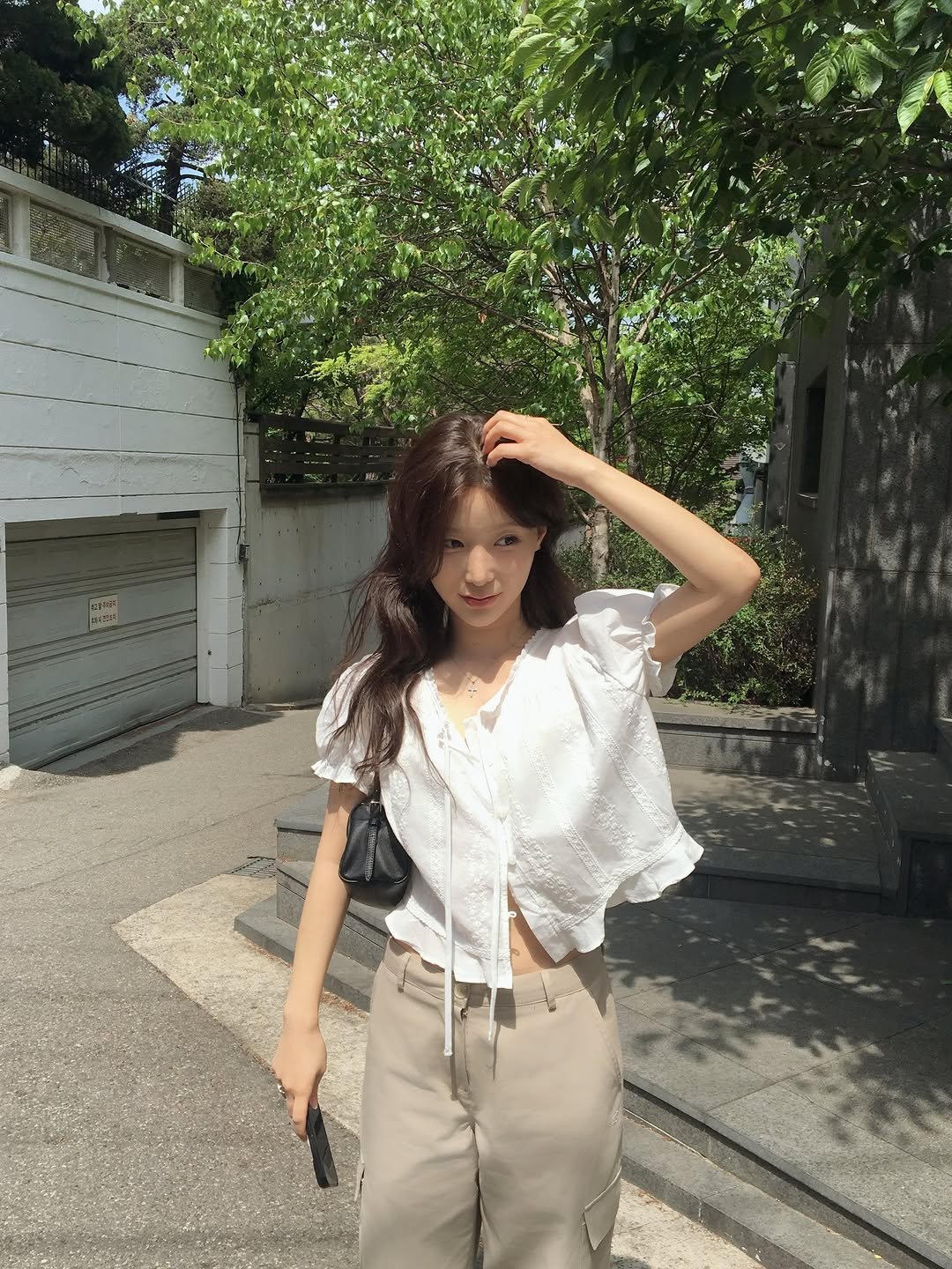 eove_eunju 게시물 이미지: 요즘 날씨 좋쿠~🍃🍃💚
제작 블라우스도 잘 나와서 넘 좋쿠~