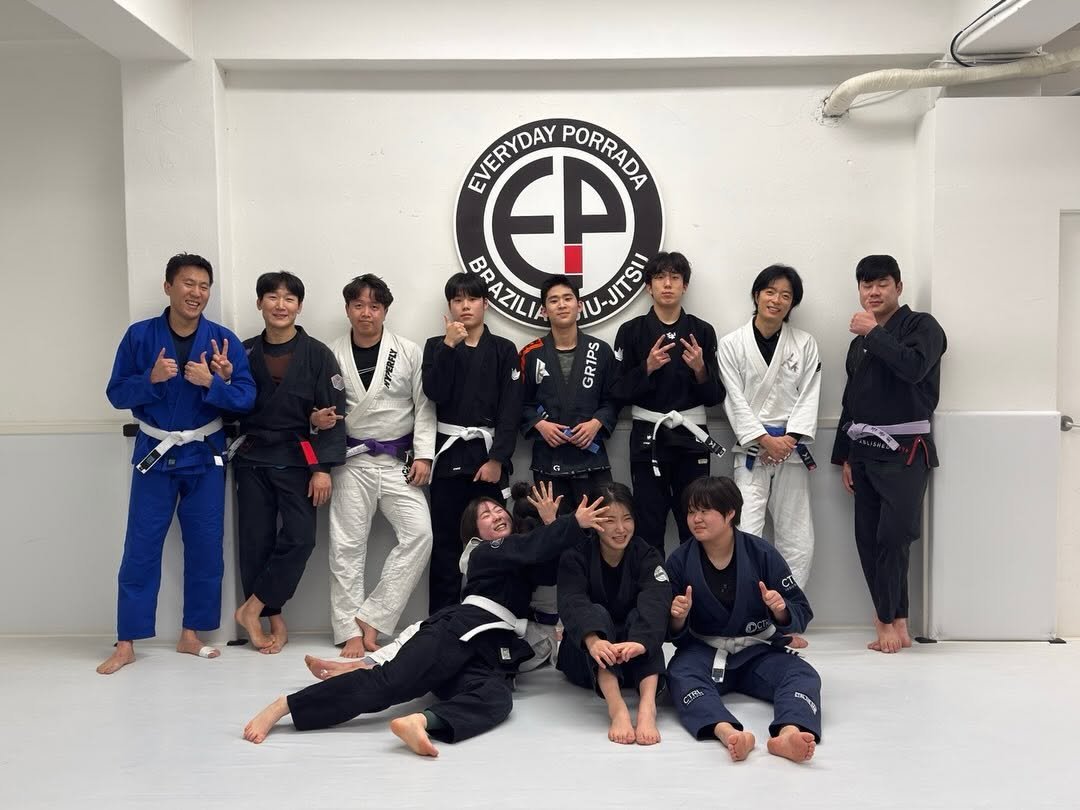 Photo by 연신내 EP주짓수 on February 05, 2026. May be an image of martial arts, belt and text that says 'EVERYDAY EP PORRADA PORFACA EBAFALL BR BRAZIL AZILIA BRAZILIA GF MU-JITSI U-JITSU F GR1PS'.