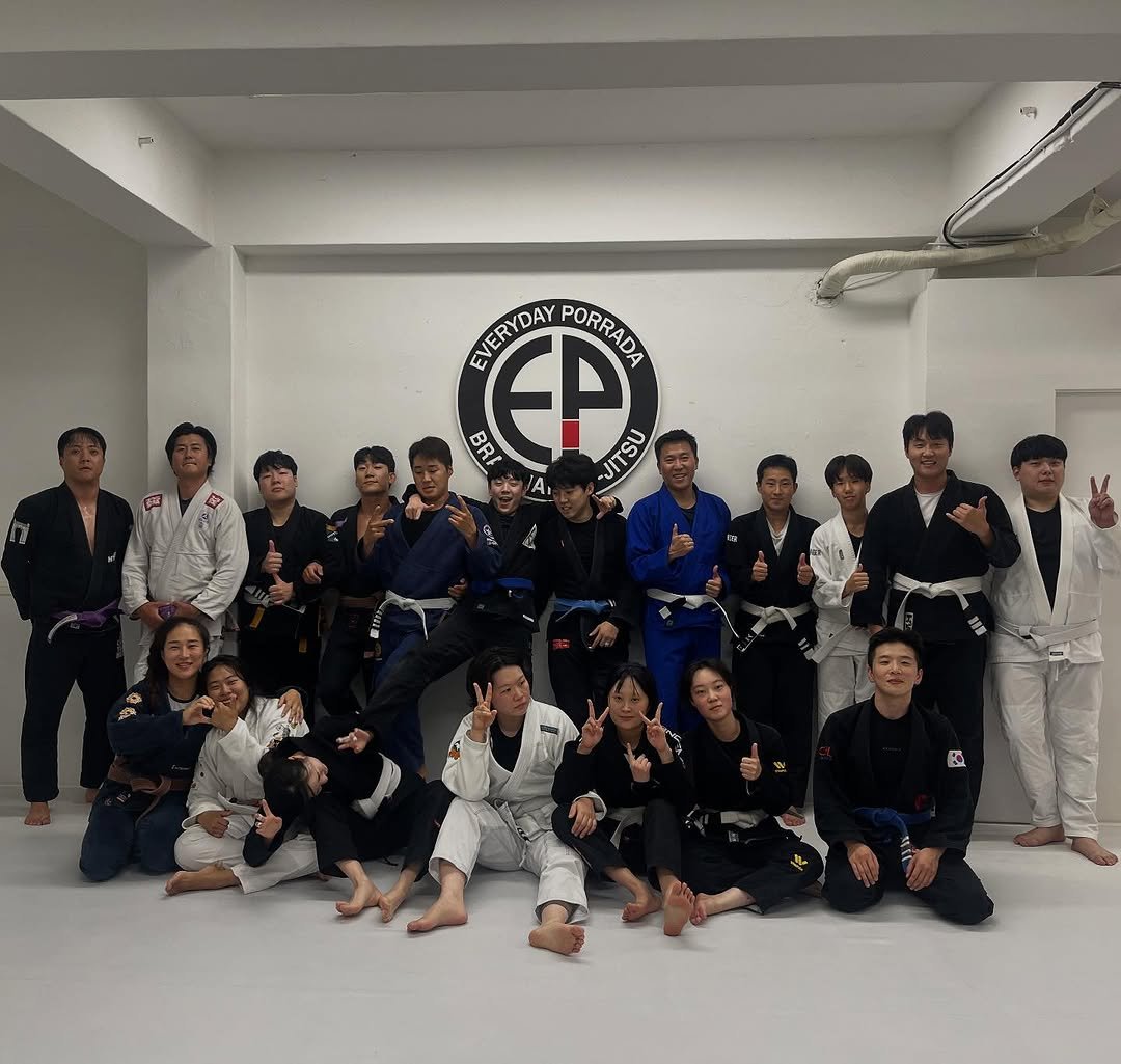 Photo by 연신내 EP주짓수 on September 17, 2025. May be an image of 15 people, belt and text.