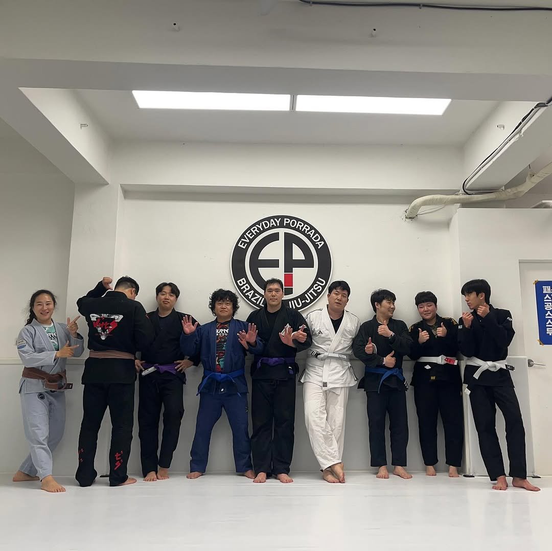 Photo by 연신내 EP주짓수 on November 06, 2025. May be an image of mat, belt and text.