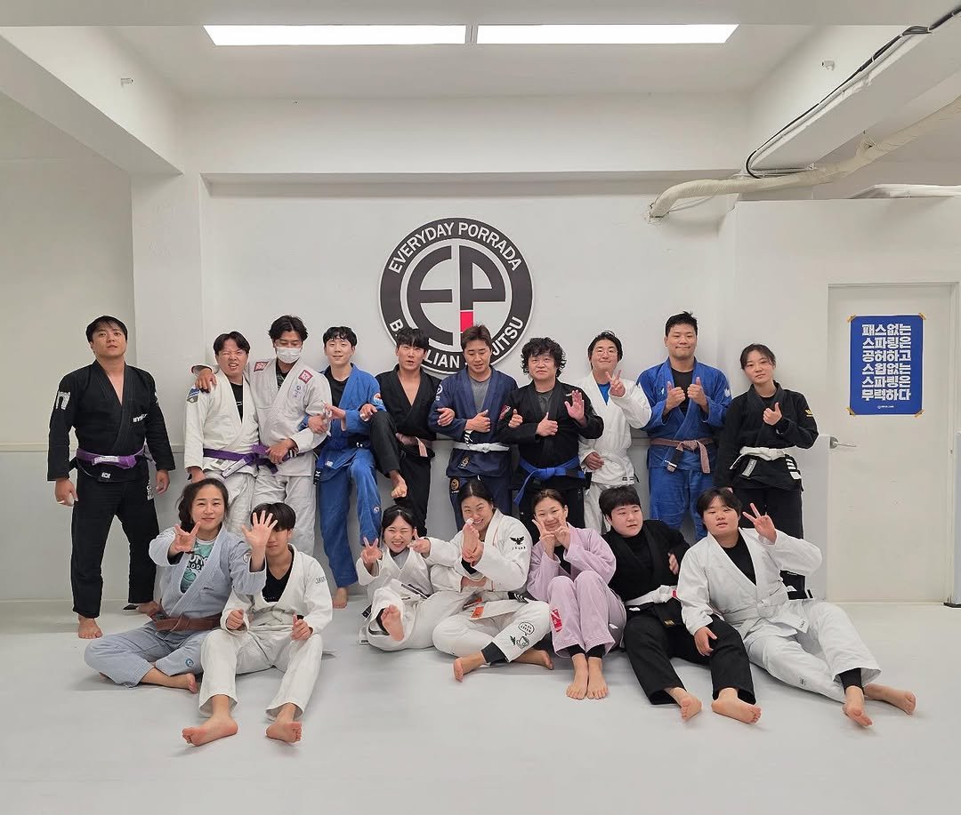 Photo by 연신내 EP주짓수 on November 03, 2025. May be an image of martial arts, belt and text.