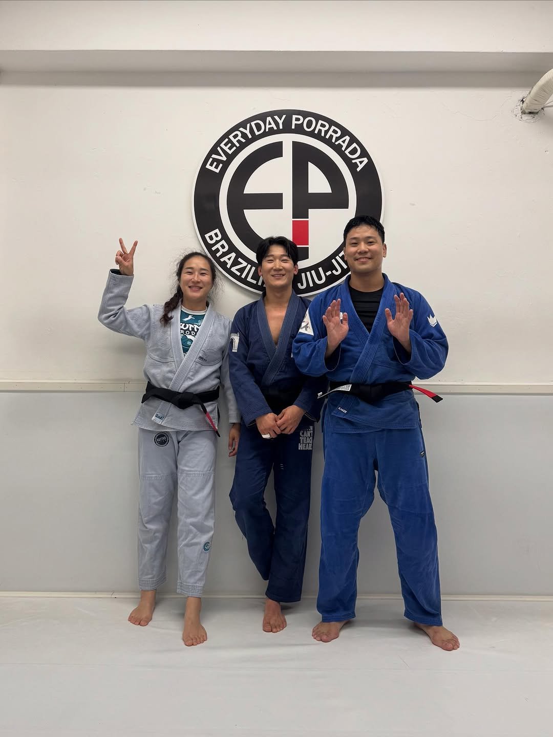 Photo shared by 연신내 EP주짓수 on November 11, 2025 tagging @cleokim90, @hoon._.ing, and @ep_park1155. May be an image of ‎text that says '‎EVERYDAY EVERYDAY EP PORRADA BRAZIL BRAZIL JIU-JT ل‎'‎.