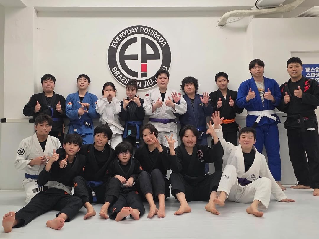 Photo by 연신내 EP주짓수 on April 06, 2026. May be an image of martial arts, belt and text.