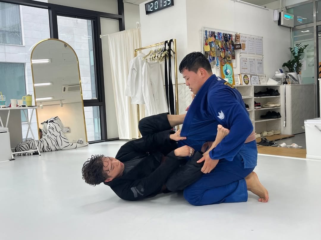 Photo by 박영재 on September 27, 2025. May be an image of 1 person, performing martial arts and text.