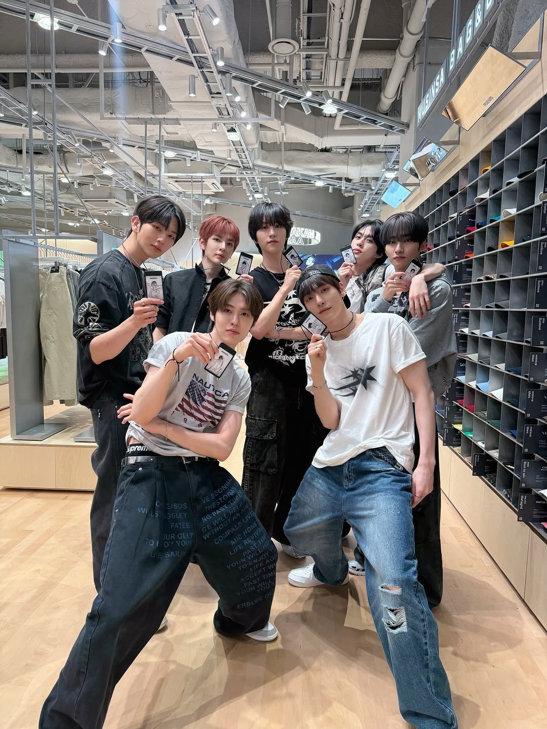 epex.official 게시물 이미지: [🎁]
출근 완료💥

#EPEX #이펙스 #Eight_Apex