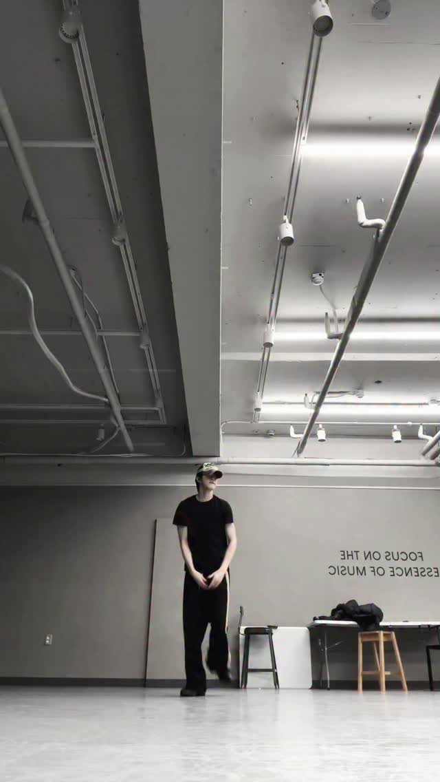 epex.official 게시물 이미지: 👈left right👉

#EPEX #이펙스 #AMIN #아민