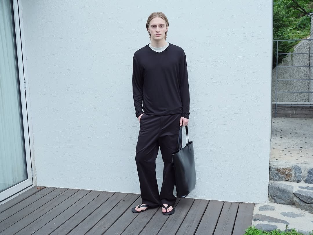 epicenter.tourist 게시물 이미지: @epicenter.tourist 26 summer

Softskin V-neck...