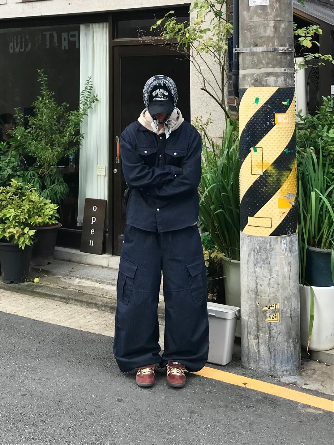 Photo shared by 동우 / 이퀄 on October 22, 2025 tagging @equal_kr. May be an image of parka, face mask, bandanna and text that says '0 p e n ብች 124'.