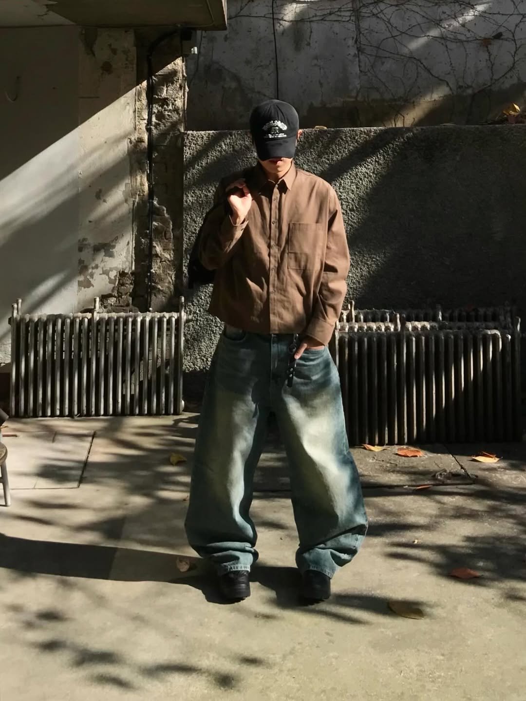 Photo by 동우 / 이퀄 on December 01, 2025. May be an image of one or more people, people smoking, people standing, duffle coat, hat, cigarette, street and text.