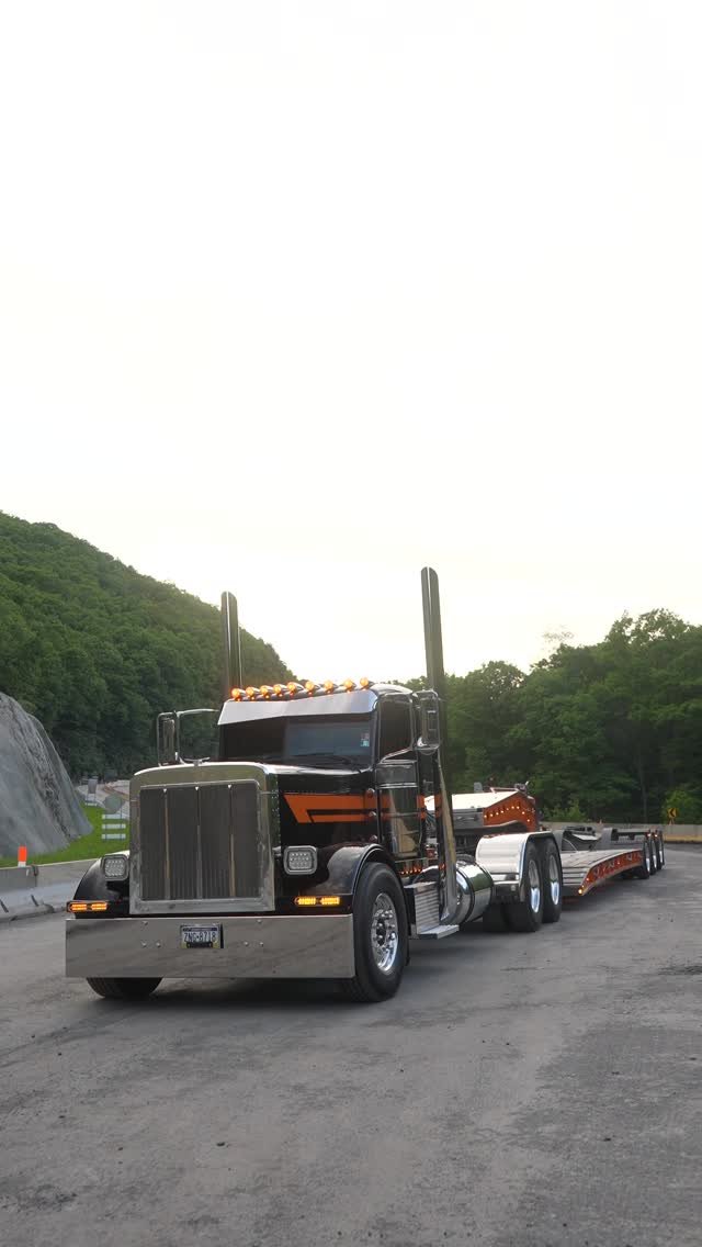 eric_jumper 게시물 이미지: Twilight trucking.