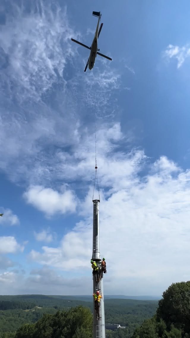 eric_jumper 게시물 이미지: Assembling a new lift at a ski resort in the...
