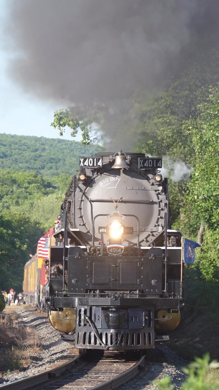 eric_jumper 게시물 이미지: @uprr Big Boy pulling into Nesquehoning a few...