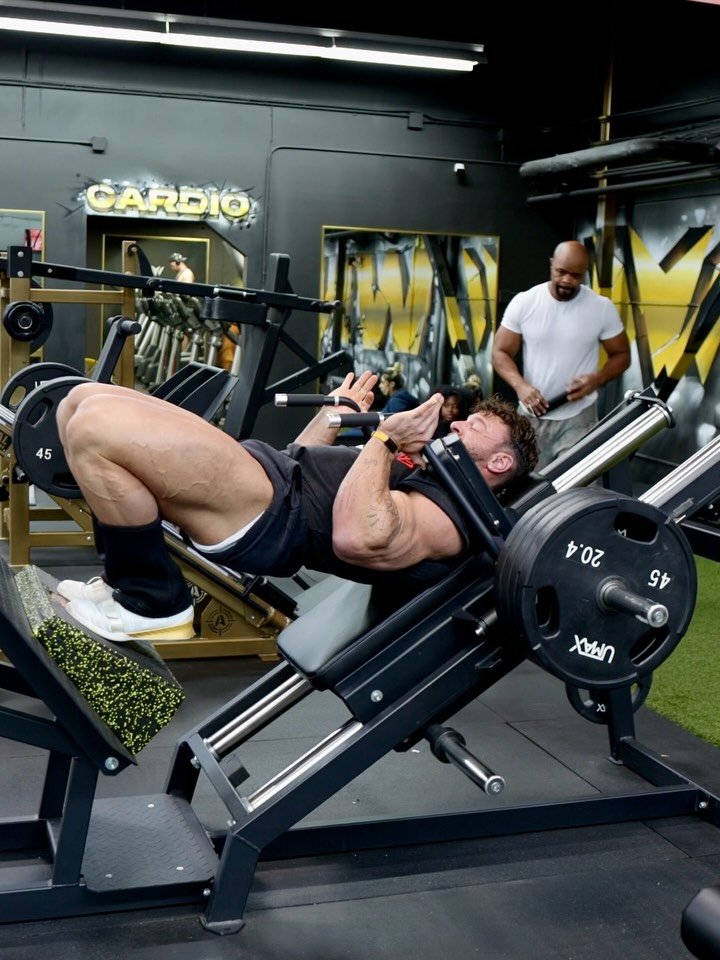 ericjanickifitness 게시물 이미지: Full leg day with @luke_the_hulk and...