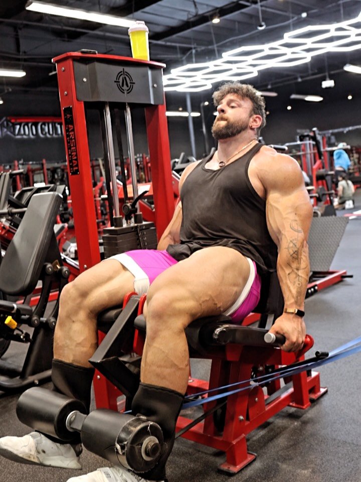 ericjanickifitness 게시물 이미지: Full leg workout 😤 powered by @torq.gear 

The...