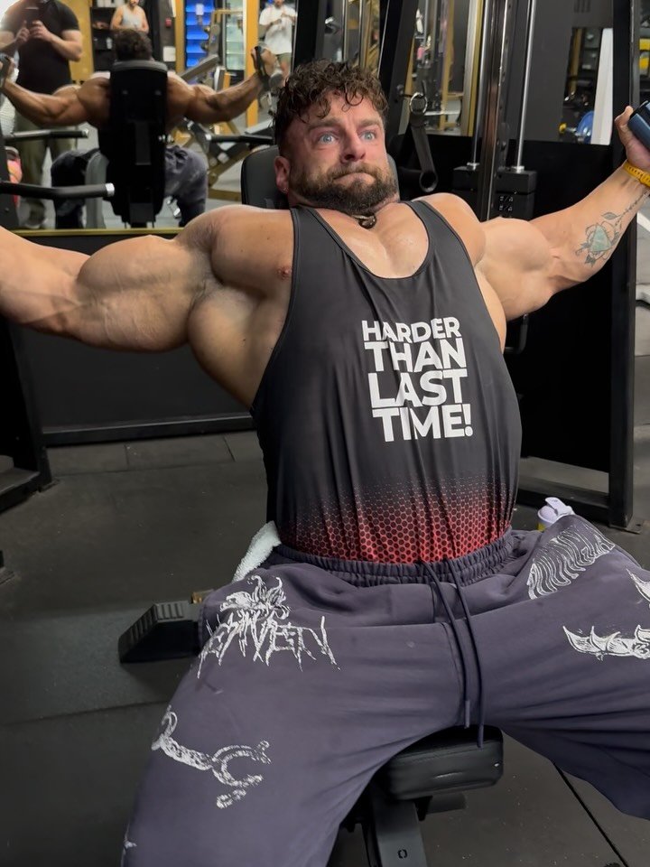 ericjanickifitness 게시물 이미지: Full push workout 🫡 

Obviously loving my...