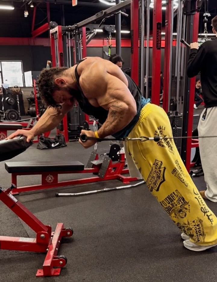 ericjanickifitness 게시물 이미지: Full mixed upper workout plus EASTER EGGS 🪺...