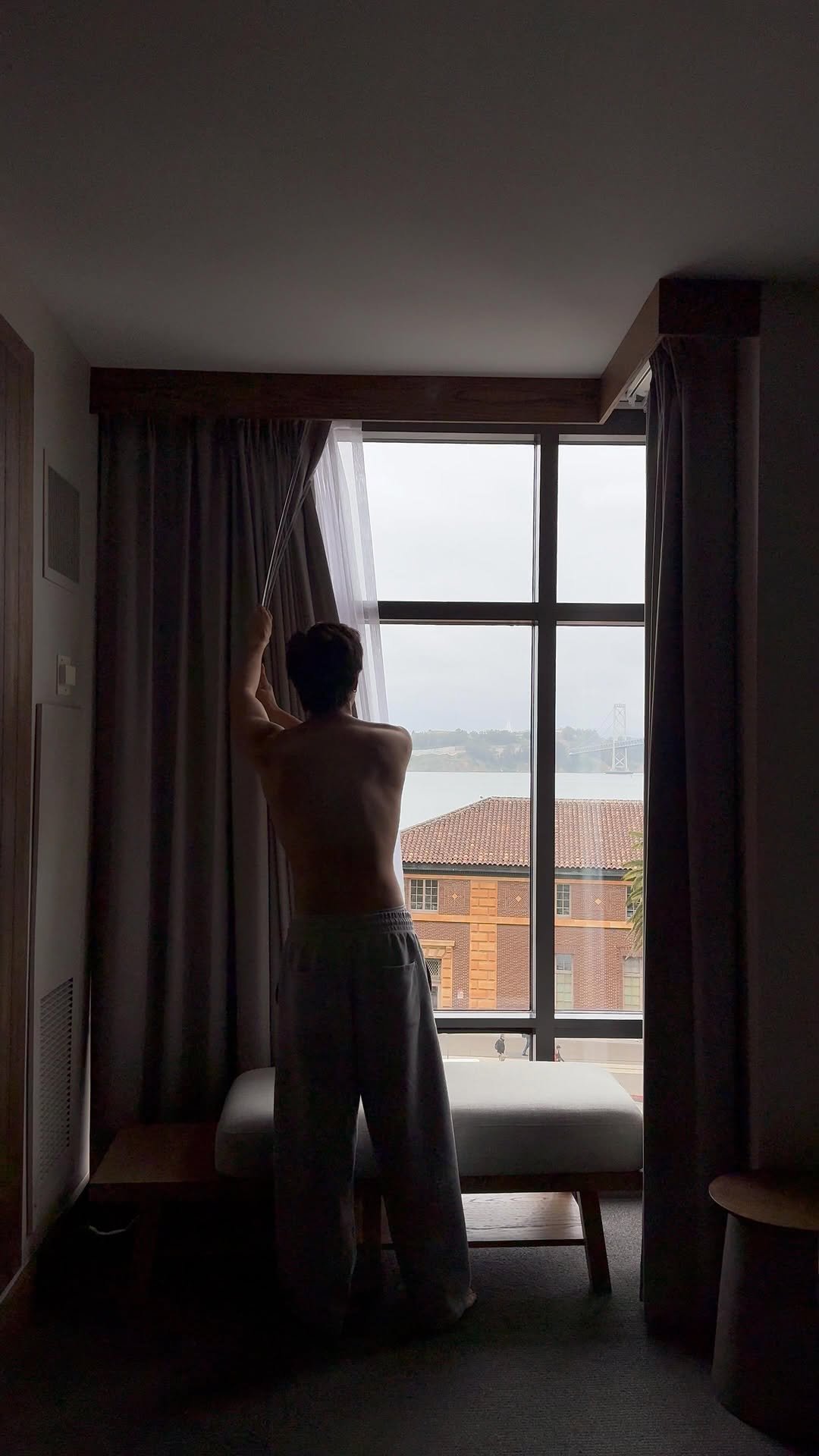 ericprrk 게시물 이미지: normalize being a tourist in your own...