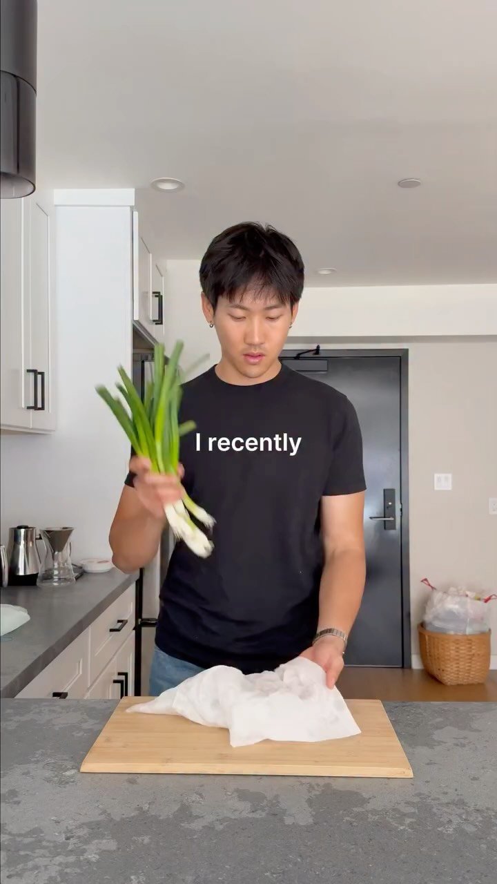 ericprrk 게시물 이미지: Trying again

Ingredients:
- 1 bundle of green...