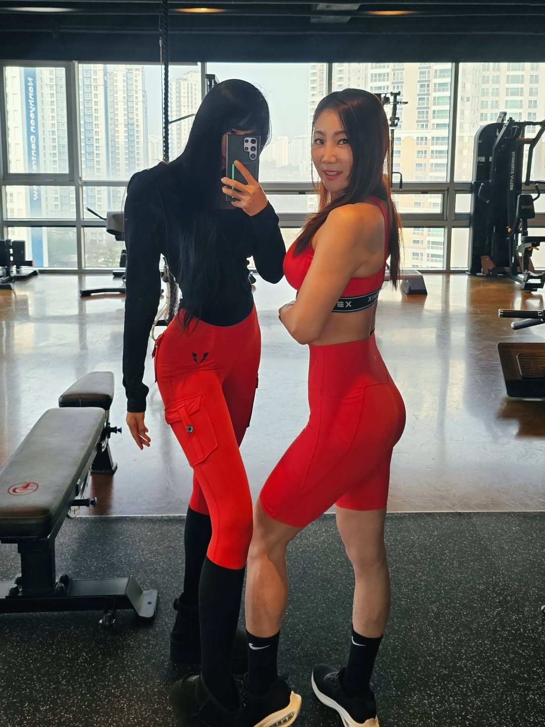 Photo by 인천원탑짐 대표👑 in 인천시 논현동 with @erin_myway. May be an image of 2 people, biceps, people bodybuilding, activewear, tights, sportswear, sweatpants and text.