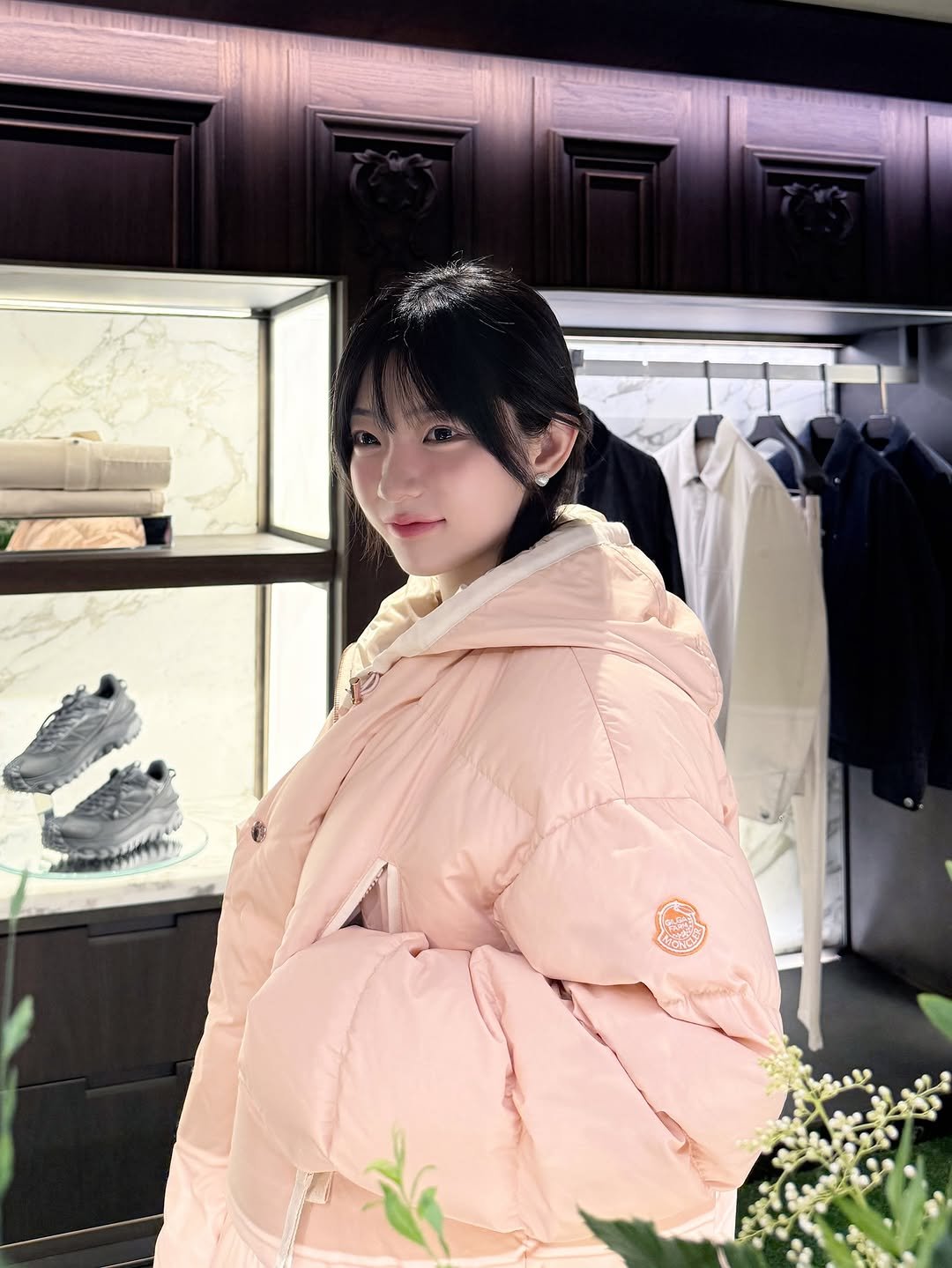 Photo shared by 박에스더 ( ᴱˢᵀᴴᴱᴿ ᴾᴬᴿᴷ ) on August 25, 2025 tagging @moncler. May be an image of 1 person, duffle coat, overcoat, sable coat, goosedown coat, raincoat, parka, flight jacket and text.