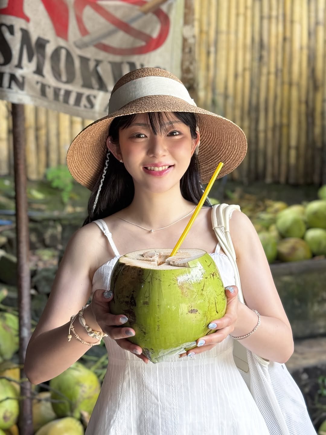 Photo by 박에스더 ( ᴱˢᵀᴴᴱᴿ ᴾᴬᴿᴷ ) on September 05, 2025. May be an image of 1 person, coconut, outdoors and text.