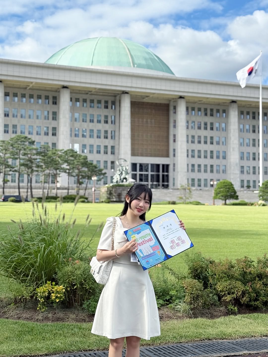 Photo by 박에스더 ( ᴱˢᵀᴴᴱᴿ ᴾᴬᴿᴷ ) on September 26, 2025. May be an image of 1 person, outdoors and text.