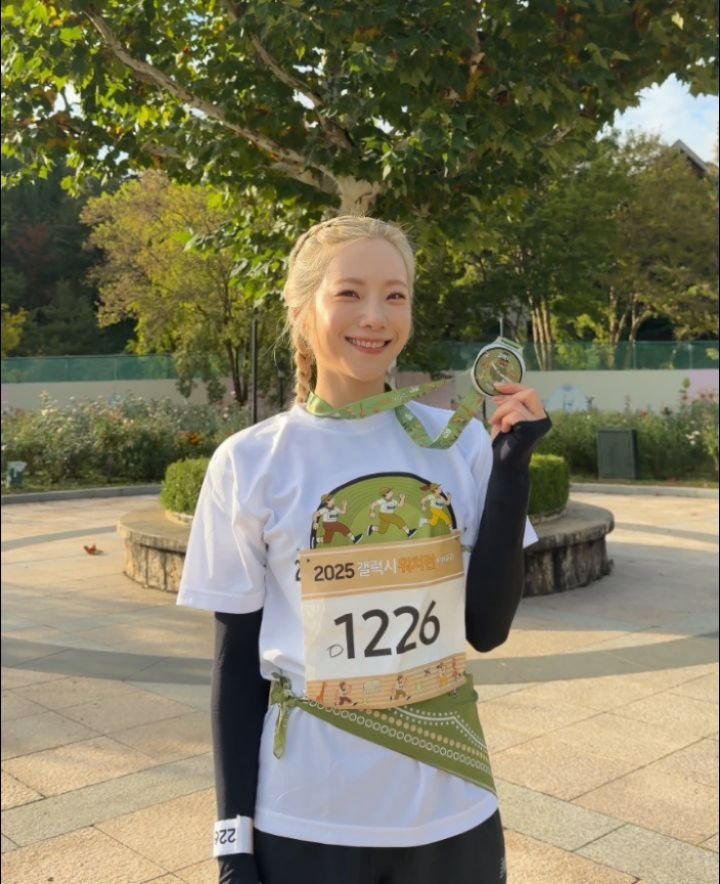 euddeume_ 게시물 이미지: 지난 주말, 갤럭시워치런 출동!!🦒🐘⌚️🏃🏼‍♀️💕

1. 완주 메달 센스 좀...