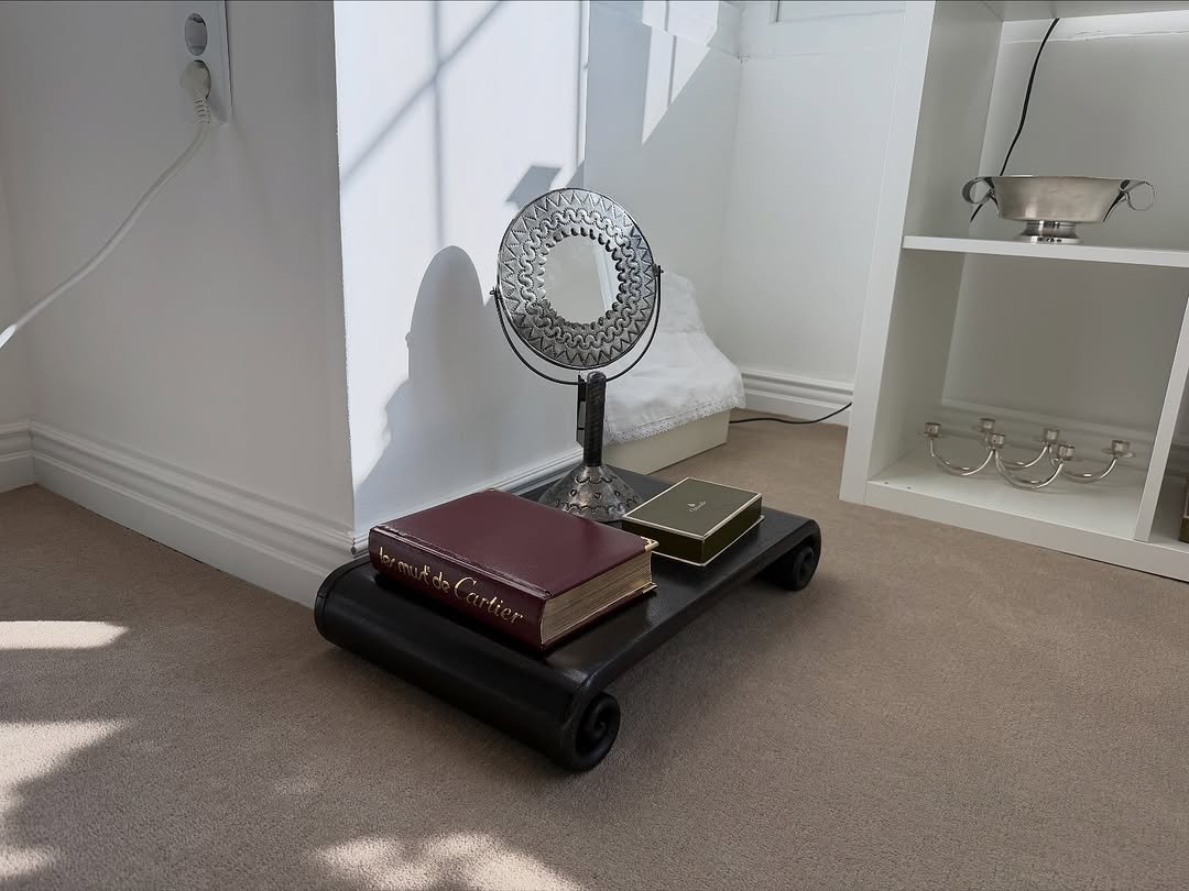 Photo shared by Eunji Hong on November 14, 2025 tagging @homeettal. May be an image of furniture, carpet, rack, indoors and text.