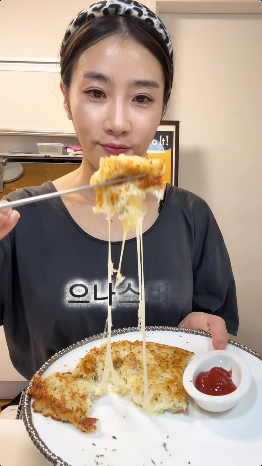 eunascafe 게시물 이미지: 🔥복날엔 치즈감자전이죠!!!

감자전. 

감자 갈아 물기 빼서 전분물 걸러내고...