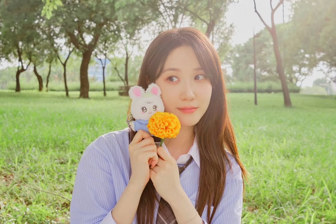 Photo by 박은빈 on September 24, 2025. May be an image of one or more people, hair, outdoors and text.