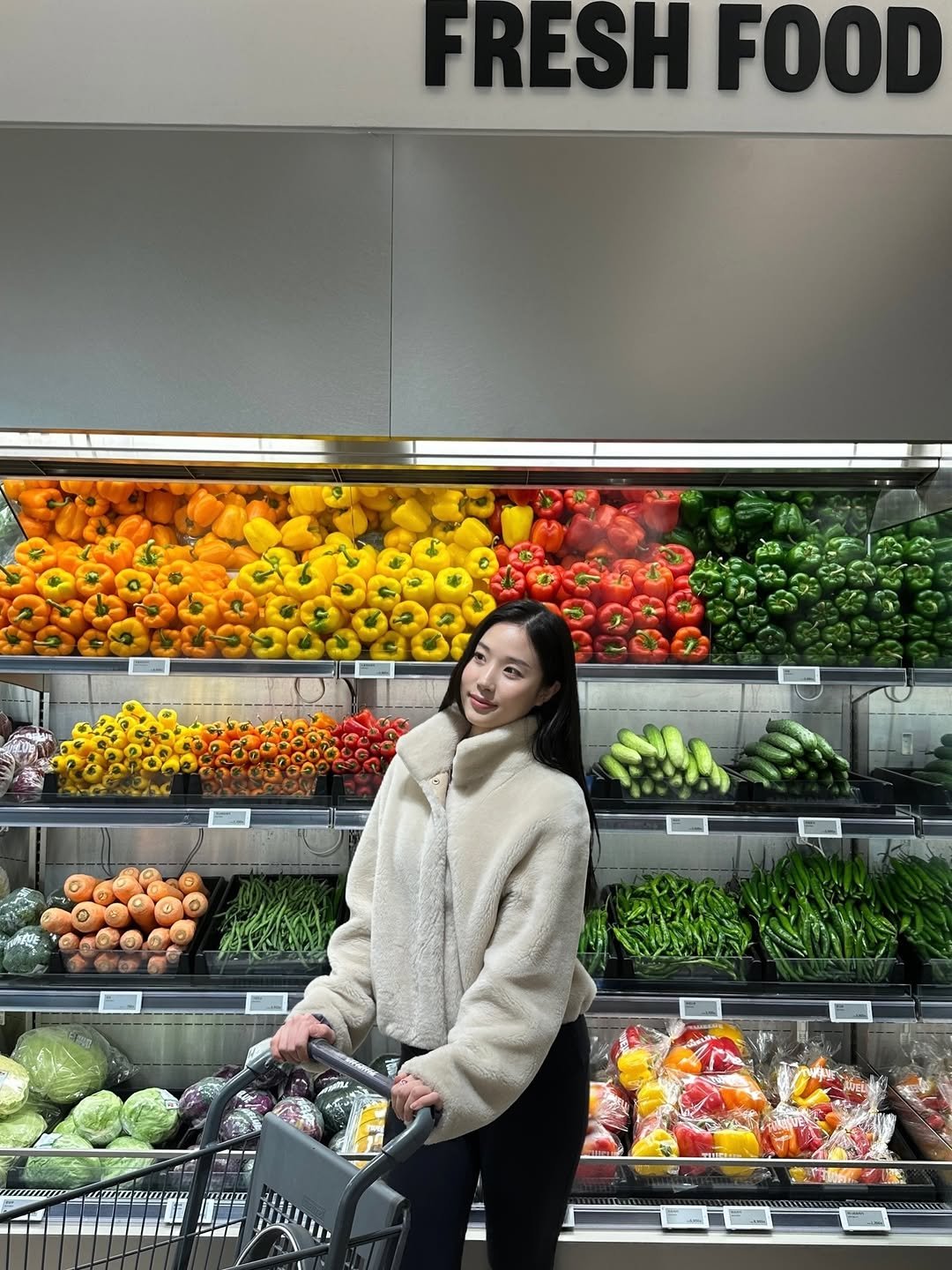 Photo by 응우쌤 on February 10, 2026. May be an image of shopping cart, vegetable and text.
