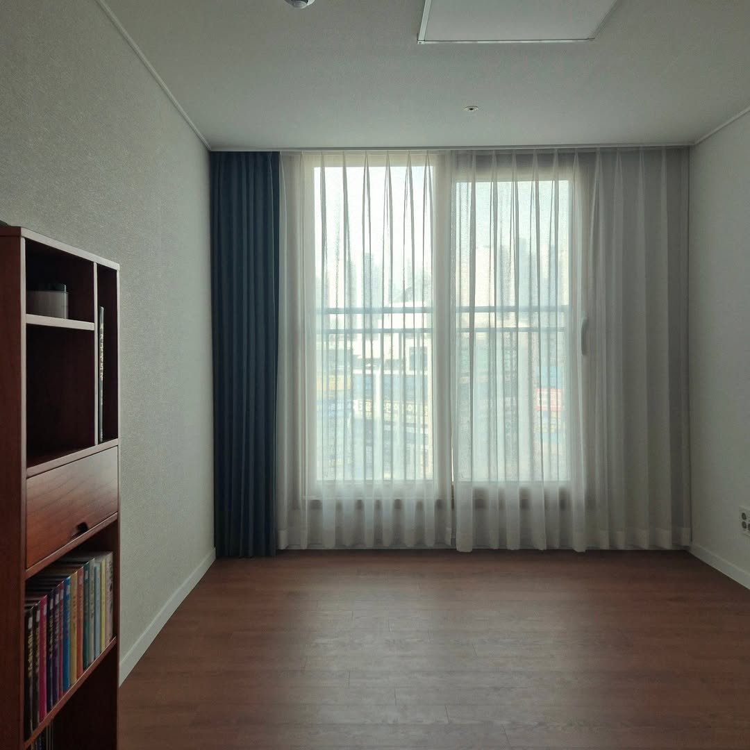 Photo by 은하수 on July 22, 2025. May be an image of curtains, indoors, sliding door and text.