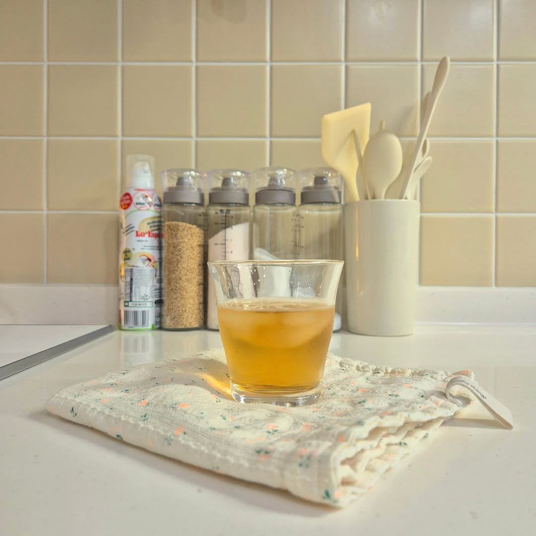 Photo by 은하수 on July 30, 2025. May be an image of tea, potholder, napkin, paper towel, placemat and text.