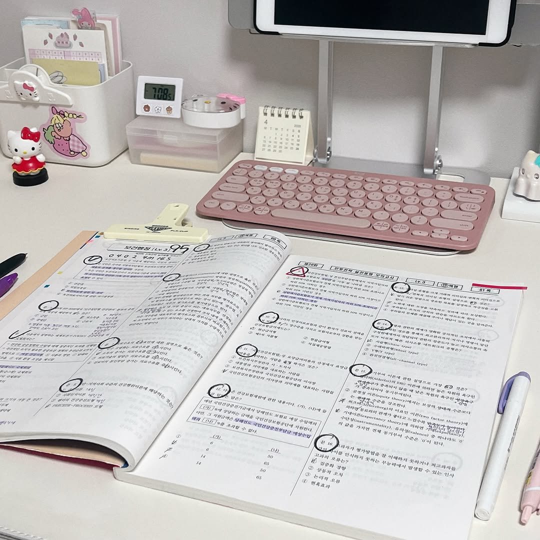 Photo by 공시생 은현 on April 03, 2026. May be an image of diary, clipboard, desk, binder, pen and text.
