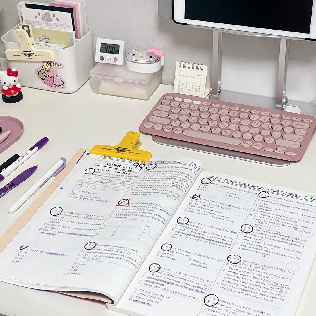 Photo by 공시생 은현 on March 30, 2026. May be an image of diary, pencil case, desk, binder, pen, stapler and text.