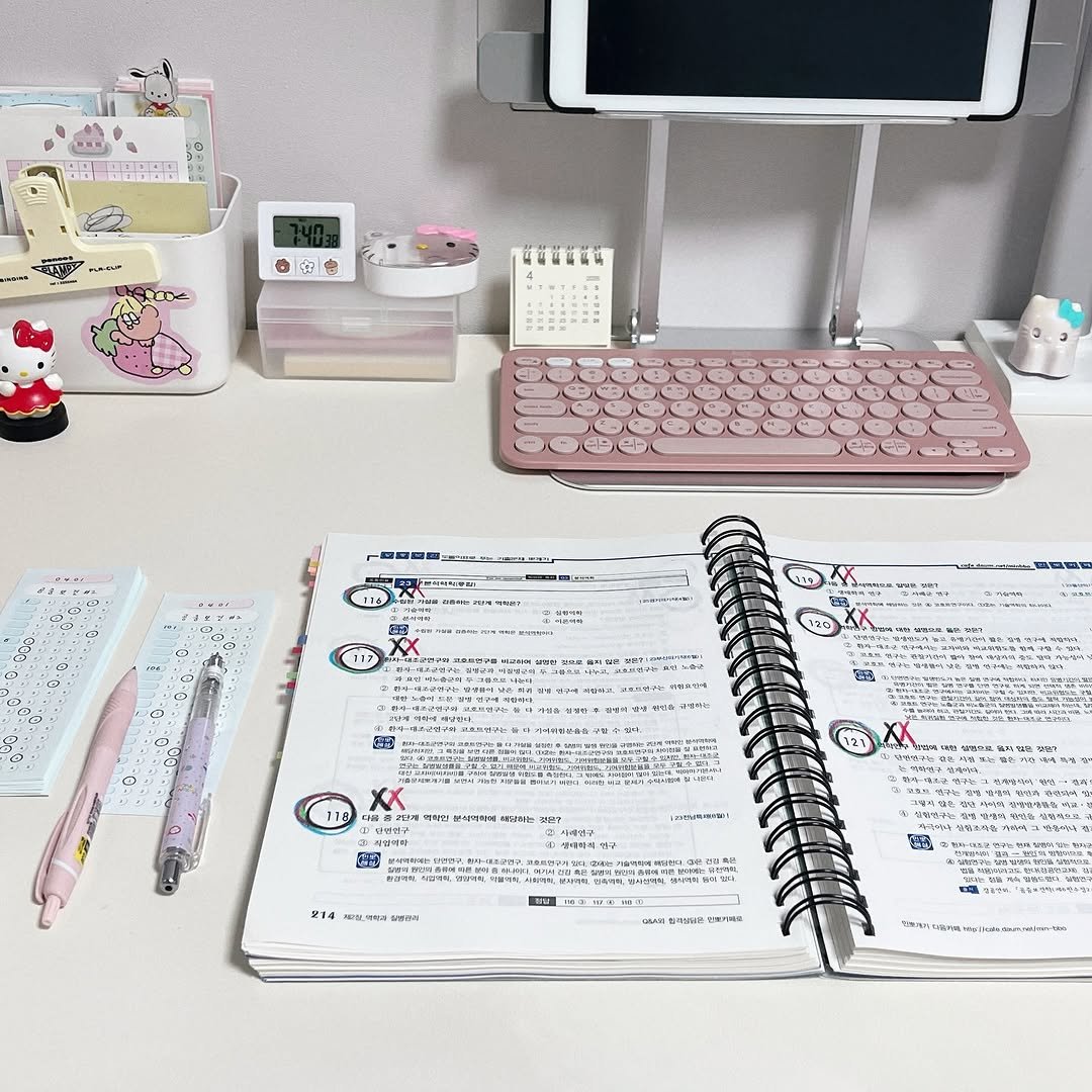 Photo by 공시생 은현 on April 01, 2026. May be an image of diary, clipboard, binder, pencil case, desk, stapler, pen and text.