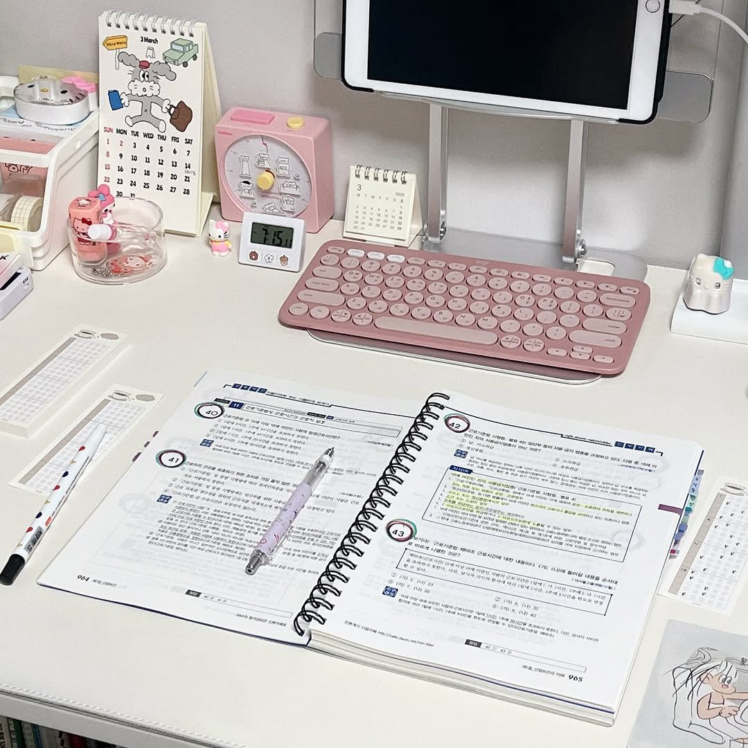 Photo by 공시생 은현 on March 24, 2026. May be an image of diary, typewriter, desk, binder, computer keyboard, pen and text.