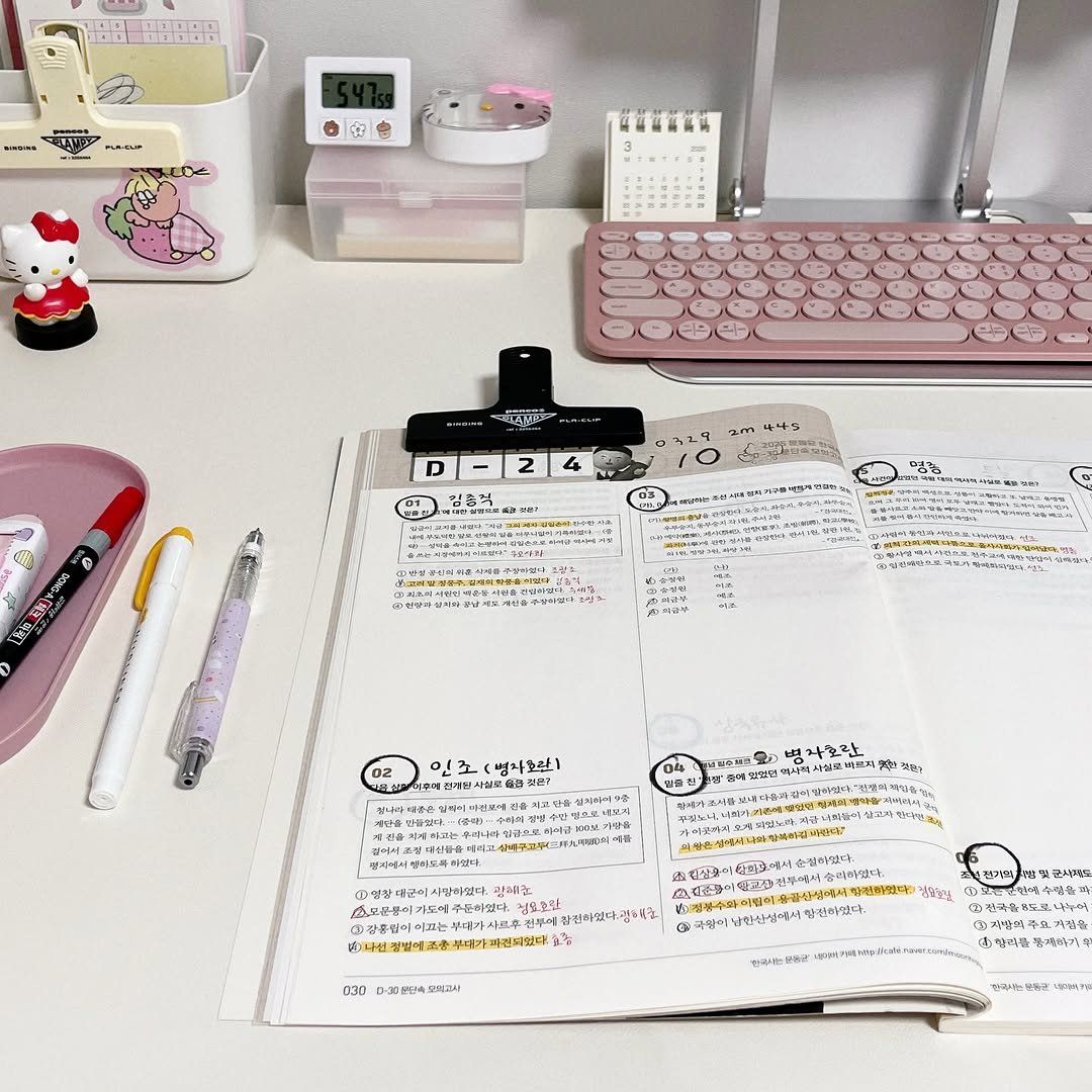Photo by 공시생 은현 on March 29, 2026. May be an image of diary, clipboard, stapler, pencil case, desk, ruler, pen, binder and text.