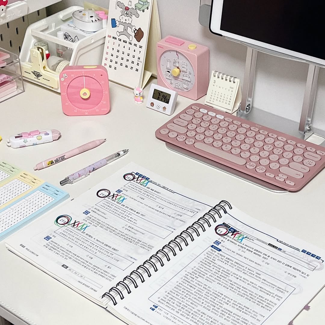 Photo shared by 공시생 은현 on March 18, 2026 tagging @haish.kr. May be an image of diary, calendar, stapler, binder, desk, pencil case, pen, office and text.