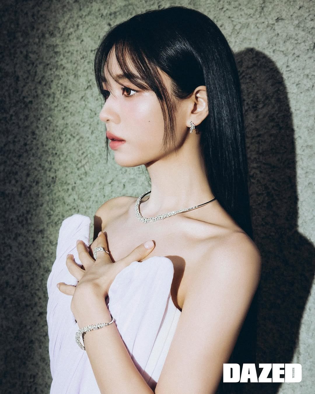 Photo shared by 안은진 on December 23, 2025 tagging @hyun.0509.