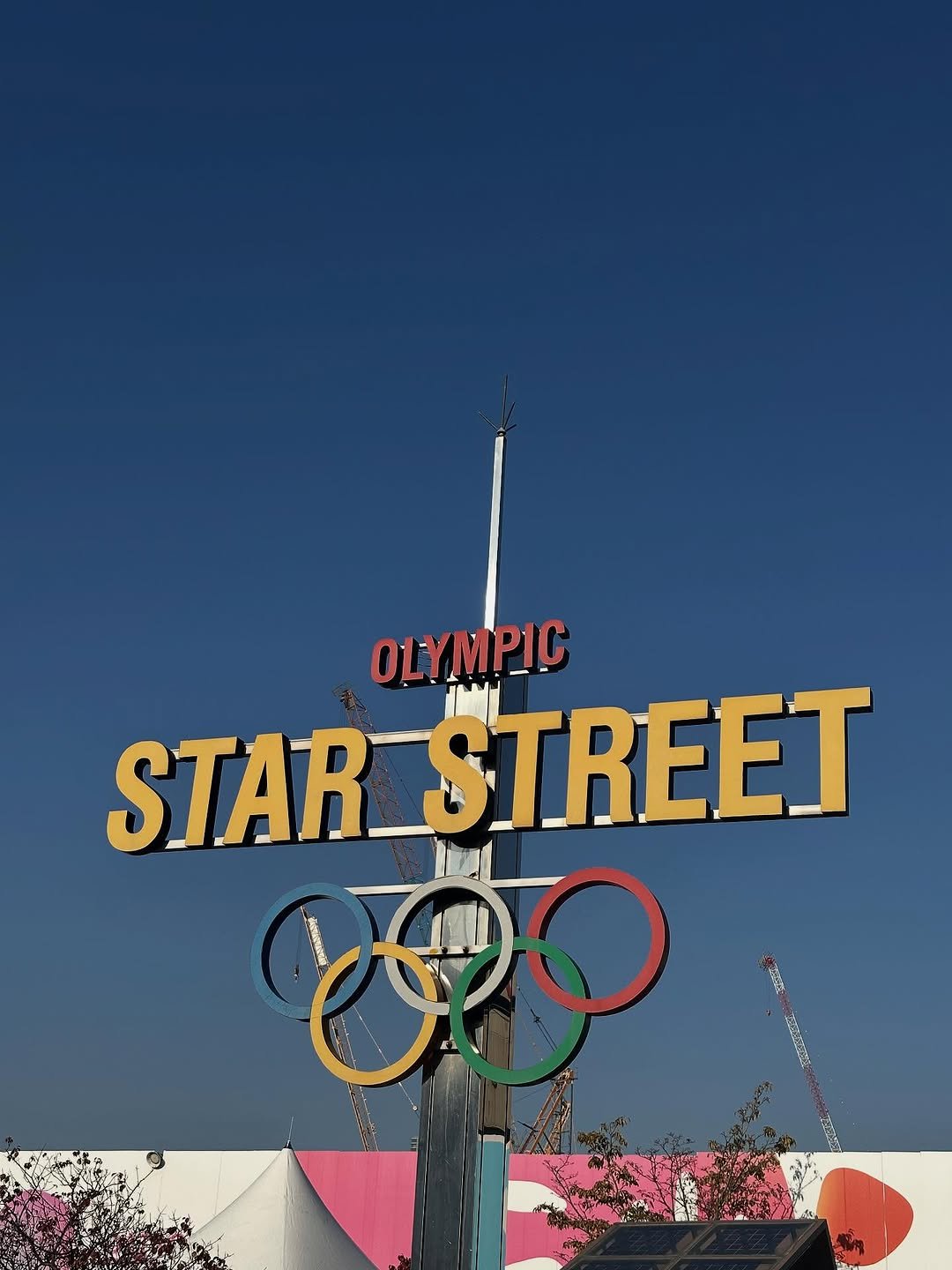 Photo by 안은진 on November 15, 2025. May be an image of text that says 'OLYMPIC STAR STARSTREE STREET 80'.
