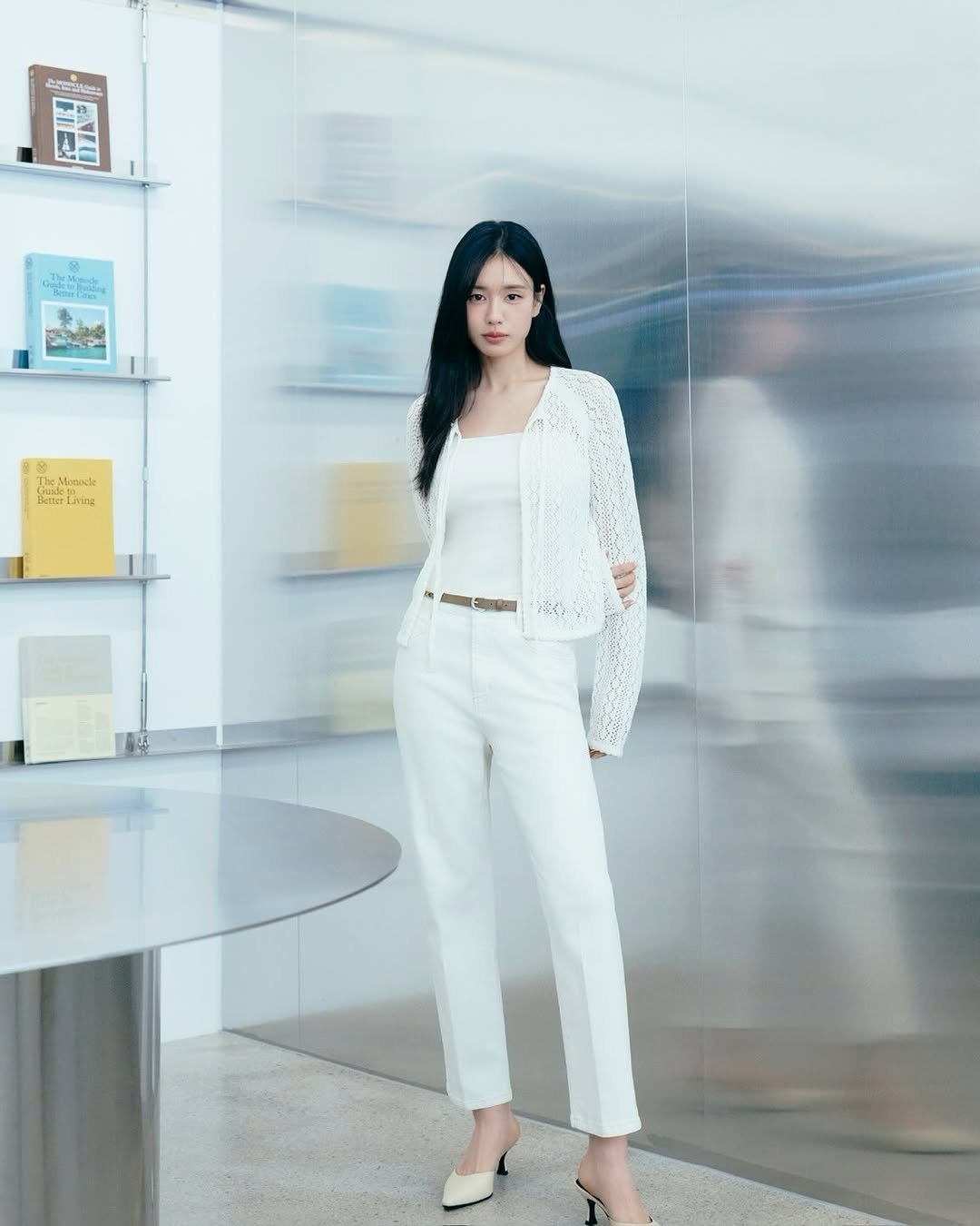 Photo by 안은진 on February 13, 2026. May be an image of one or more people, hair, blazer, suit, slingback shoes and top.