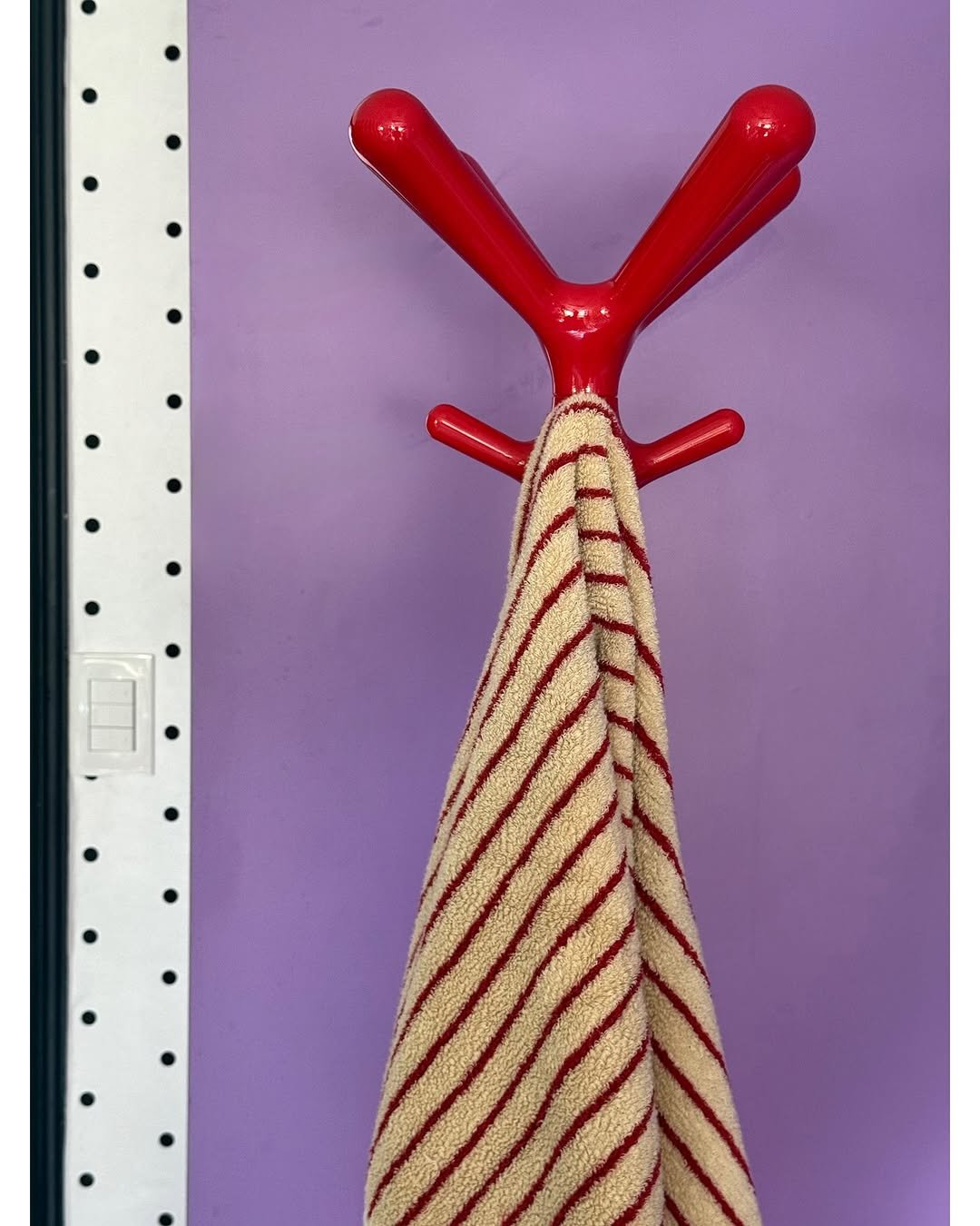 Photo shared by 최은경 아나운서 on August 09, 2025 tagging @choi_maison. May be an image of towel rack, helicopter, coat rack, clothes hanger, knit and text.